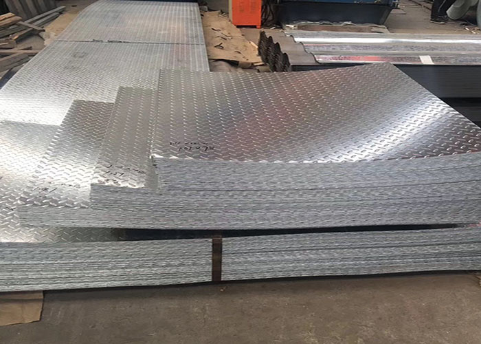 Hot Dipped Galvanized Chequered Plate Zinc Coated Anti Slip Design Heavy Duty